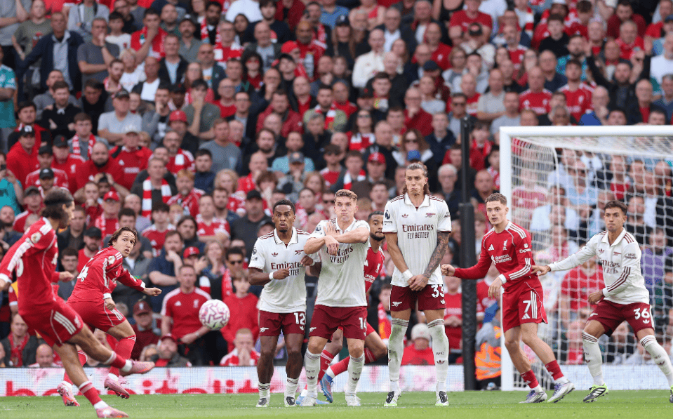 比利亚雷亚尔2-0赫塔费，布坎南破门，米卡塔泽锁定胜局（黄潜2-0力克赫塔费：布坎南先开纪录，米卡塔泽终结悬念）