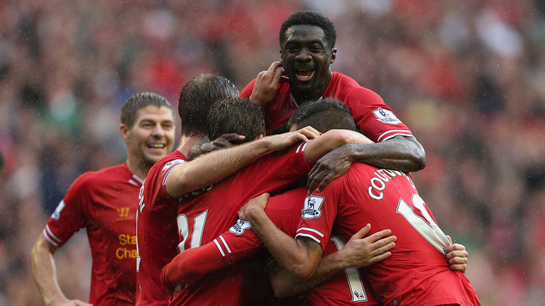 前锋远射破门，球迷现场尖叫（前锋远射世界波破门，现场球迷沸腾）