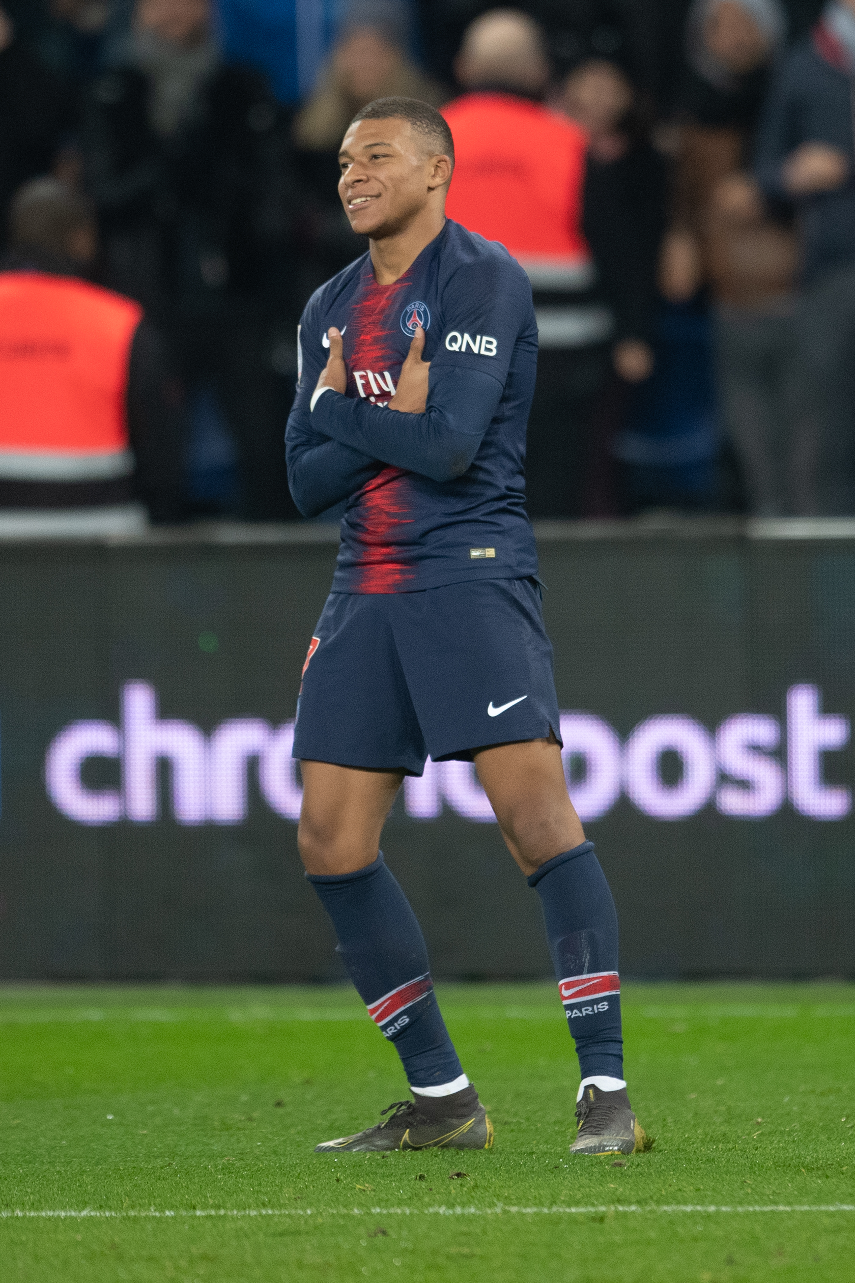 TA：热刺高层讨论后决定继续支持主帅弗兰克（TA：热刺管理层商议后决定继续力挺主帅弗兰克）