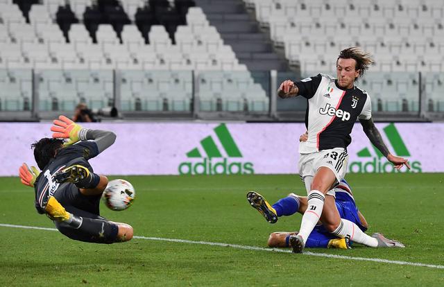 年度进球排行榜：姆巴佩超越金边罗，莱万拜仁光辉岁月（年度进球榜：姆巴佩反超金边罗，莱万谱写拜仁辉煌）