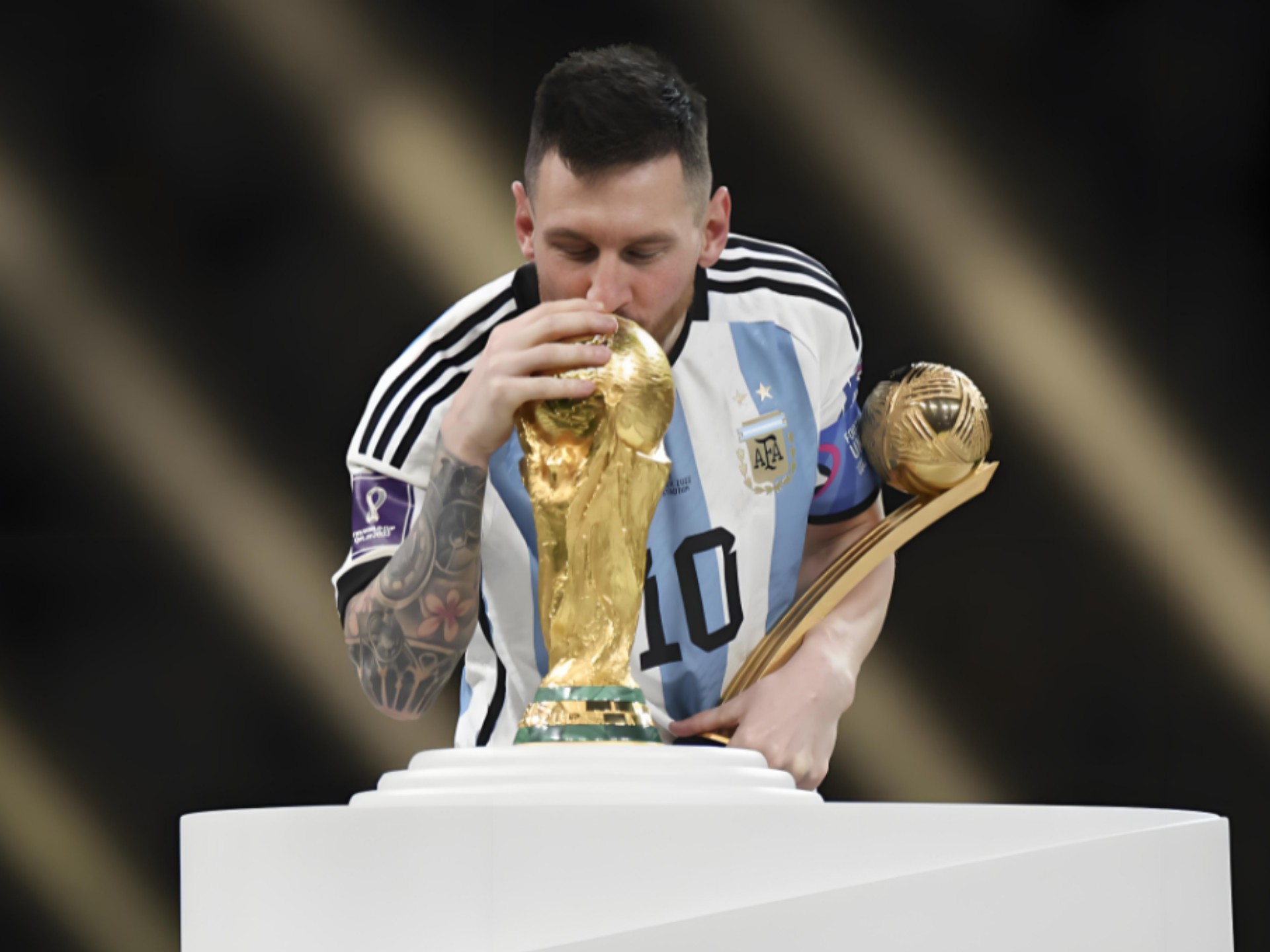 意甲最新积分战报：前2积分相同，米兰奇迹逆袭，热那亚绝杀（意甲积分榜更新：前两名同分，米兰上演奇迹逆转，热那亚压哨绝杀）