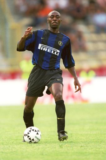 记者：邓卓翔尚未与三镇有进一步沟通，三镇目前也没换帅消息（记者称邓卓翔与三镇暂无进一步沟通，俱乐部暂未有换帅消息）