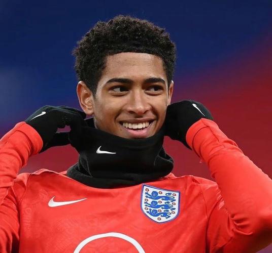 维埃里：现在拿皮奥和其他人比较毫无意义，应该让他安心踢球（维埃里：别再把皮奥和别人对比了，让他安心踢球吧）