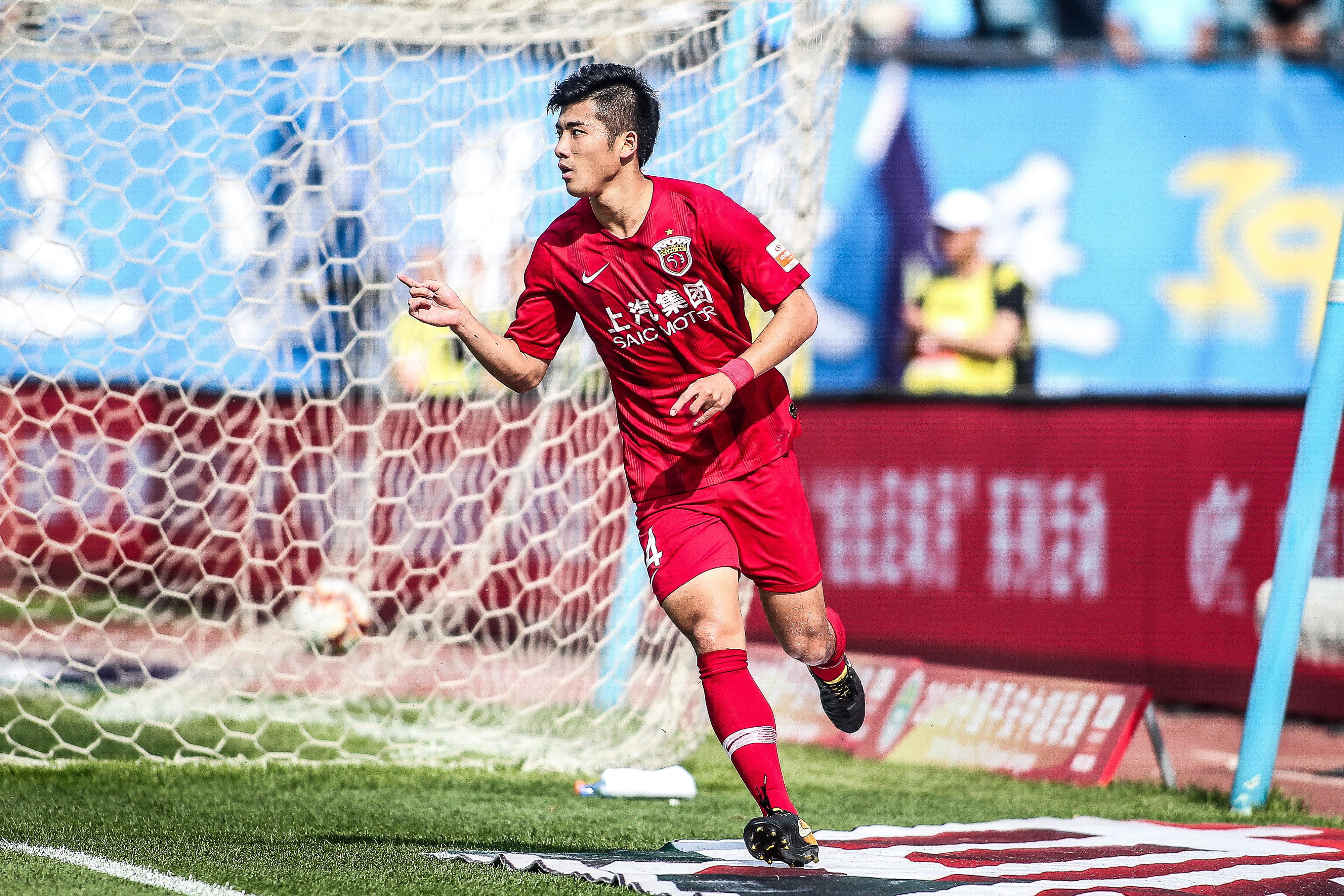 掘金破纪录表现令球迷沸腾（掘金破纪录之夜引爆球迷热情）