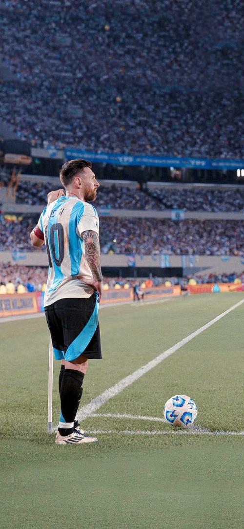 帕夫洛维奇：在此年龄段，我从未见过哪位队友像卡尔这么自信（帕夫洛维奇：同年龄层里，我没见过哪位队友比卡尔更自信）