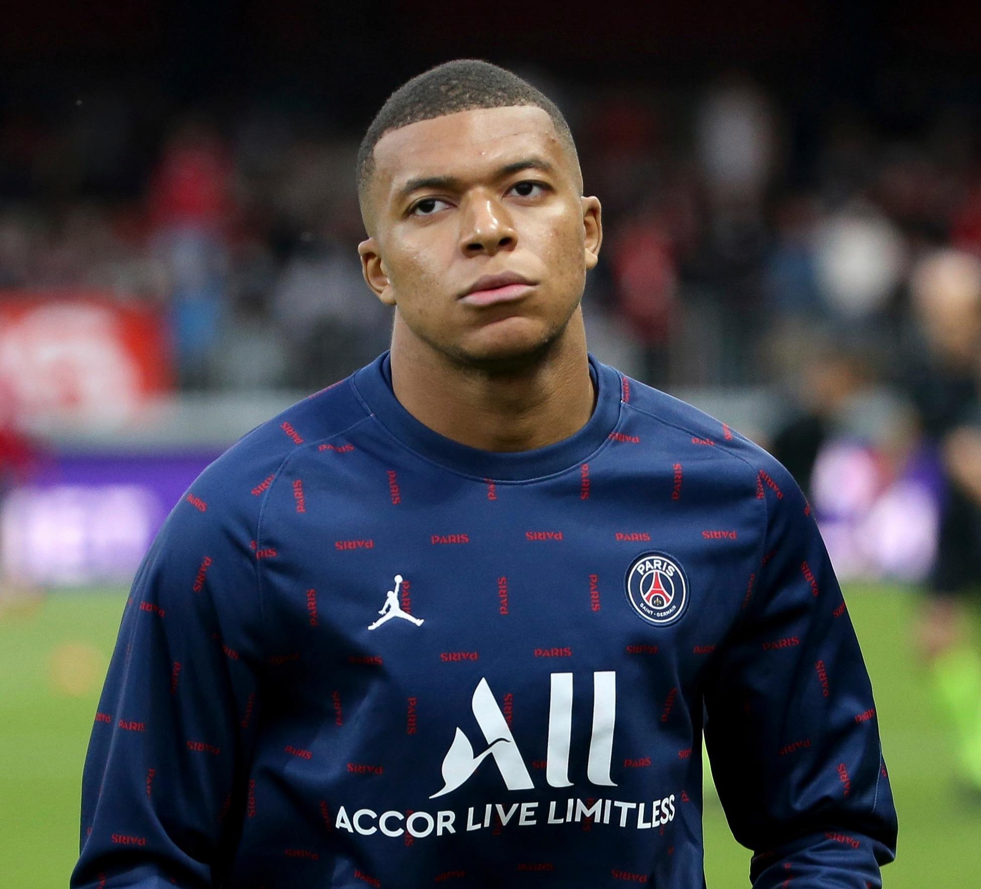 比利时主帅：多库应该努力克制冲动情绪，末轮会战胜对手晋级（比利时主帅：多库需抑制冲动，末轮力克对手晋级）