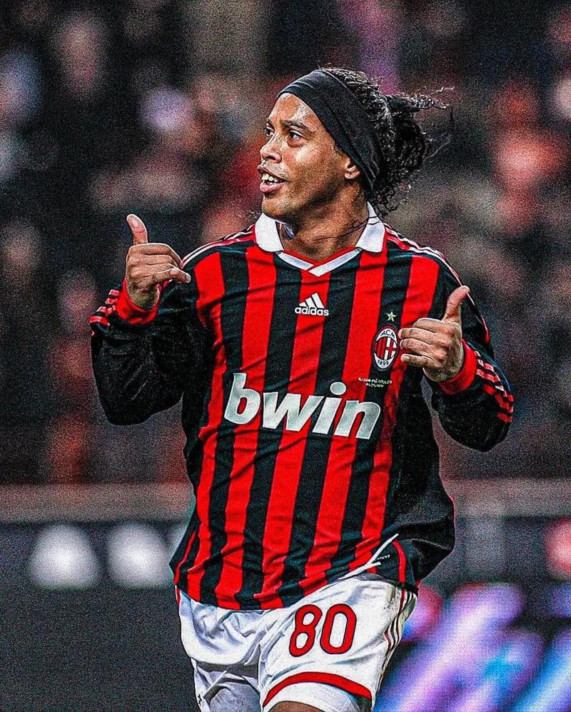 官方：诺丁汉森林签下博洛尼亚前锋恩多耶，据悉转会费4200万欧（诺丁汉森林官宣从博洛尼亚引进前锋恩多耶，转会费约4200万欧元）