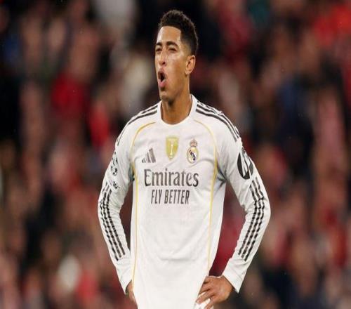 TA：因现代足球重视边路与攻防转换，菱形中场阵型已几乎绝迹（TA：边路与攻防转换当道，菱形中场阵型几近消失）