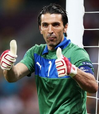 晚邮报：国米关注迈尼昂合同情况，考虑在明年夏天将其引进（晚邮报：国际米兰关注迈尼昂合同走势，考虑明夏出手引进）