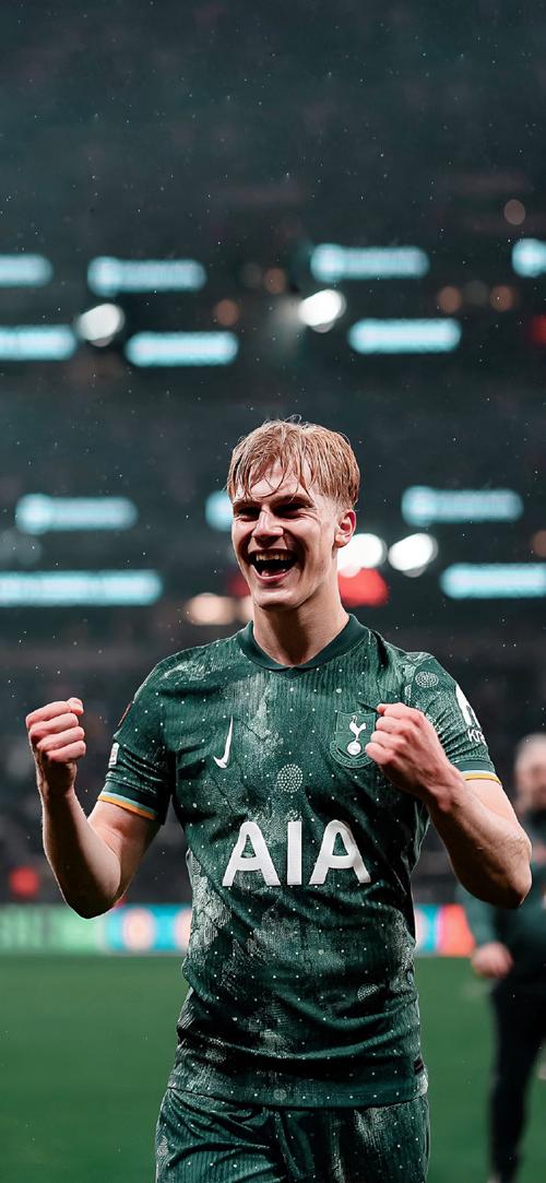 霍伊伦：人们有时会忘记我才22岁，我每天都在努力变得更好（霍伊伦：别忘了我才22岁，我每天都在努力提升自己）