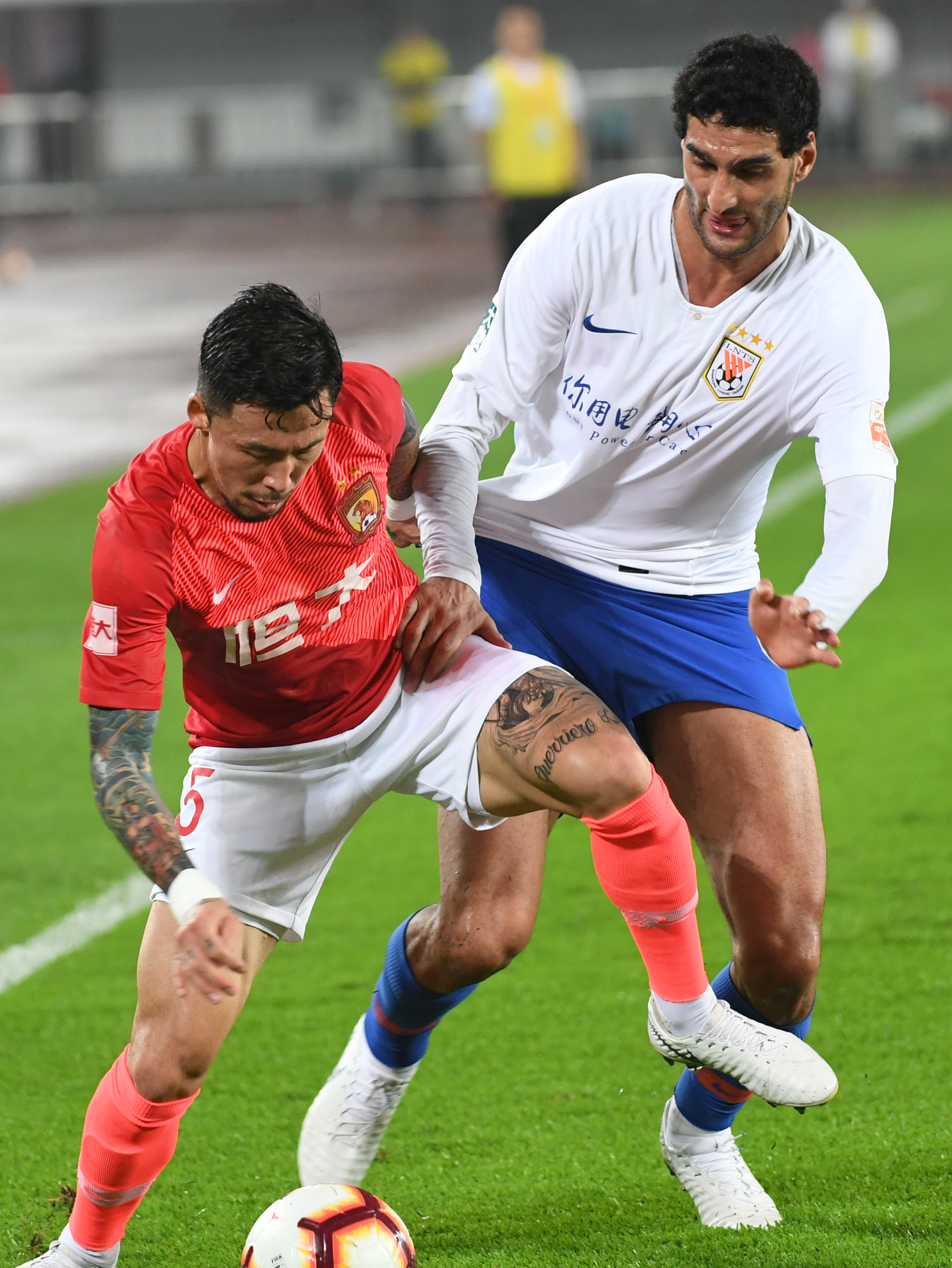 国乒的二王一马时代，王励勤与马琳的精彩对决瞬间，看得真是太过瘾了！（国乒二王一马巅峰期：王励勤与马琳的高能名场面，真叫人看得过瘾！）