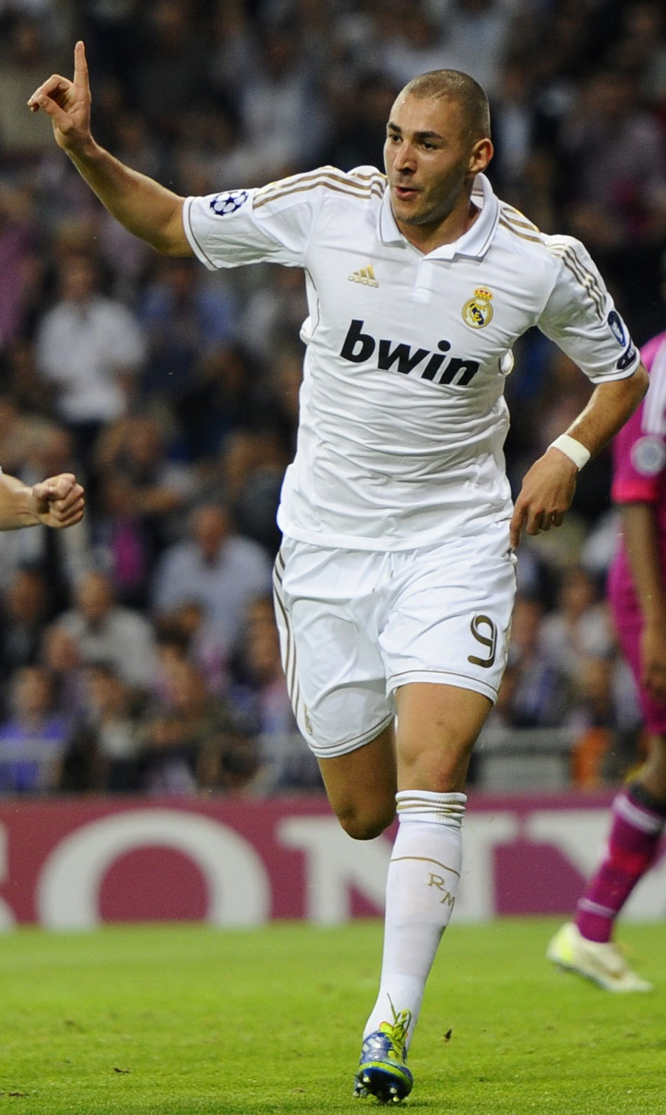 鲁媒：续约大门未完全关闭，泰山队所开条件对瓦科仍具吸引力（鲁媒：续约尚未关门，泰山队条件对瓦科仍具吸引力）