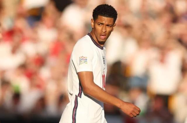 “混合脸谱”挑战来袭🔥是什么照片让小图拉姆笑出屏...（混合脸谱挑战刷屏🔥哪张照片让小图拉姆笑出屏幕？）