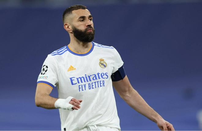 特尔施特根赛季首秀数据：贡献3次扑救，传球成功率100%（特尔施特根迎来赛季首秀：3次扑救，传球100%成功）