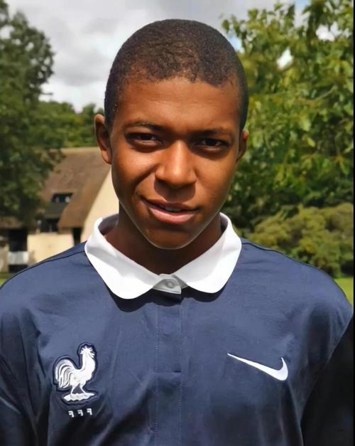 罗德里戈&维尼修斯&贝林&姆巴佩首次在阿隆索任下一起首发（阿隆索麾下四星首次同场首发：罗德里戈、维尼修斯、贝林厄姆、姆巴佩）