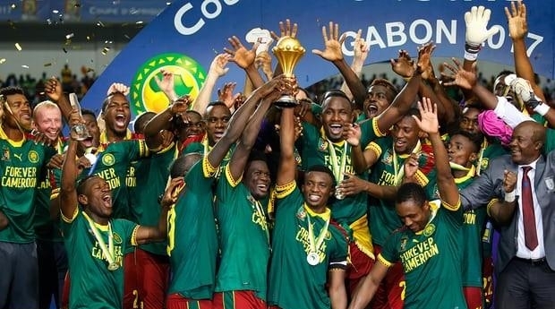 成都蓉城教练组现场观战中韩战，徐正源、金亨镒在场（中韩之战看台现身：成都蓉城教练组观战，徐正源、金亨镒到场）