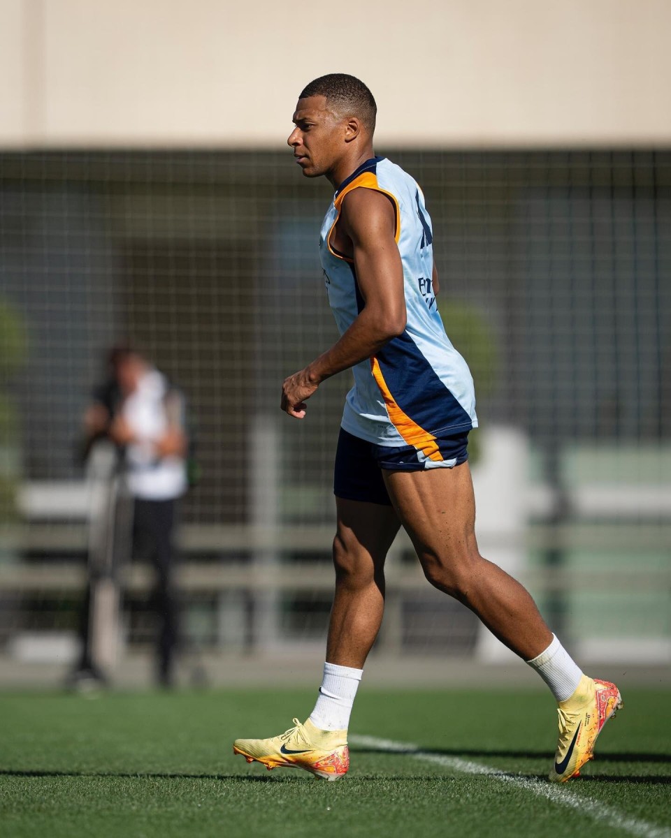 他已经踢出了顶级前锋的感觉（他已具备顶级前锋的风范）